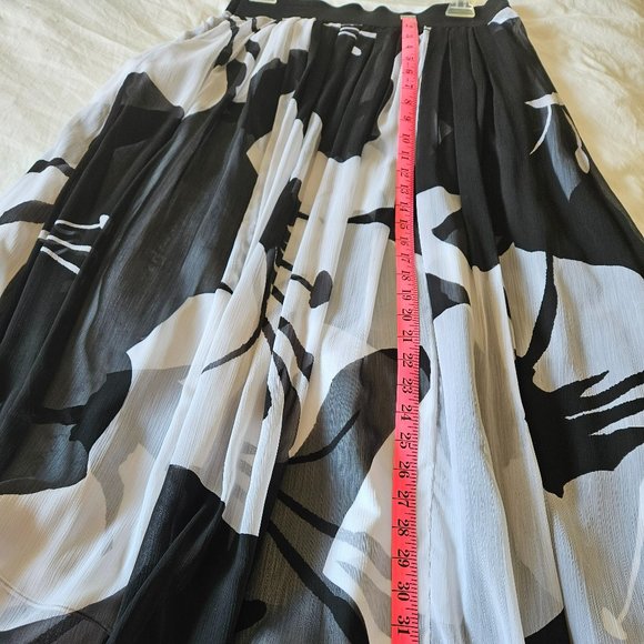 White House long flowy skirt - Picture 8 of 10